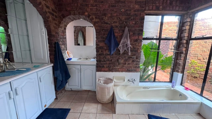 5 Bedroom Property for Sale in Royldene Northern Cape